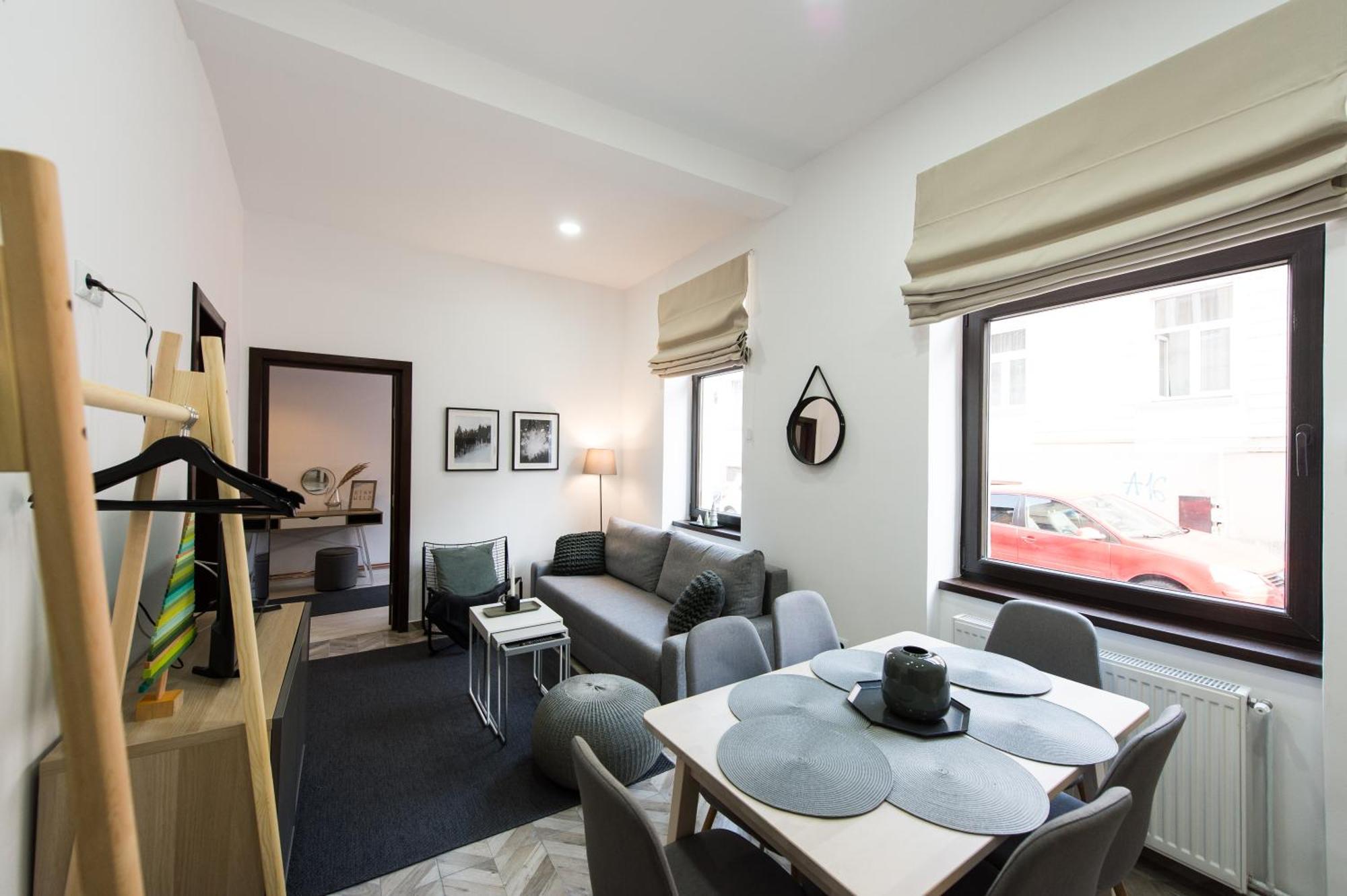 Charming Old Town Flat With Mountain View Leilighet Braşov Eksteriør bilde