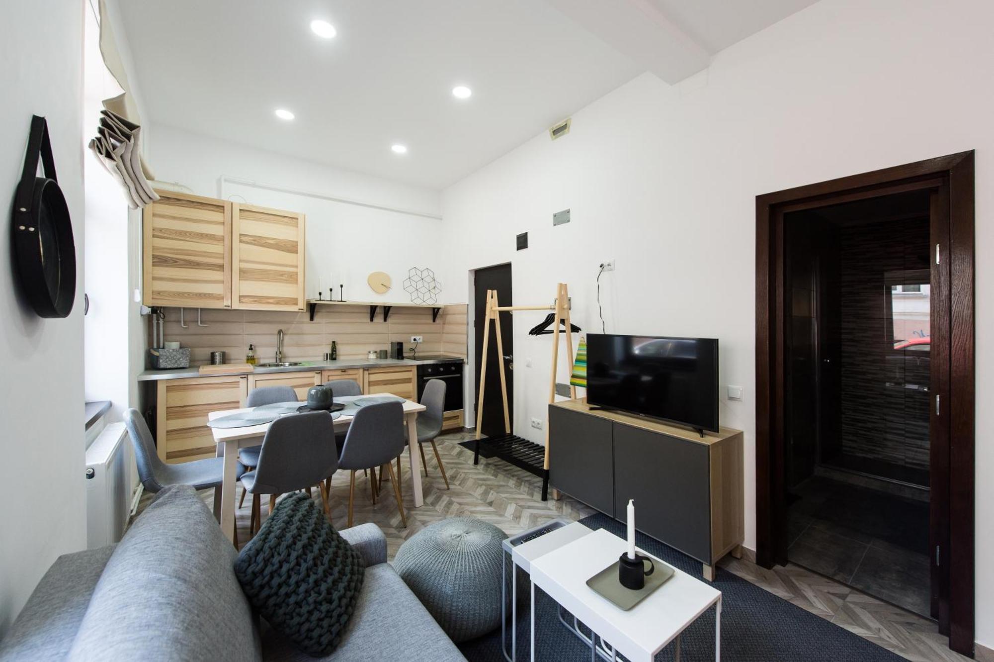 Charming Old Town Flat With Mountain View Leilighet Braşov Eksteriør bilde